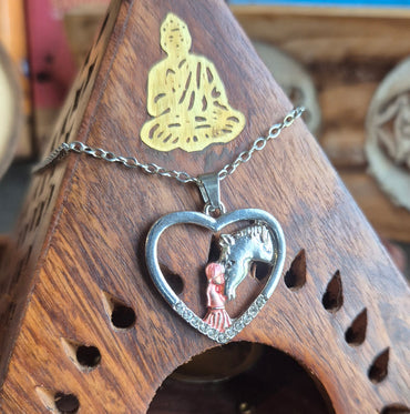 Pendentif Cœur avec Fille et Tête de Cheval et Strass
