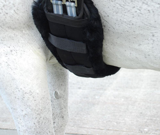 Rhinegold Fourreau de Sangle Anatomique en Mouton - SHOP HORSE