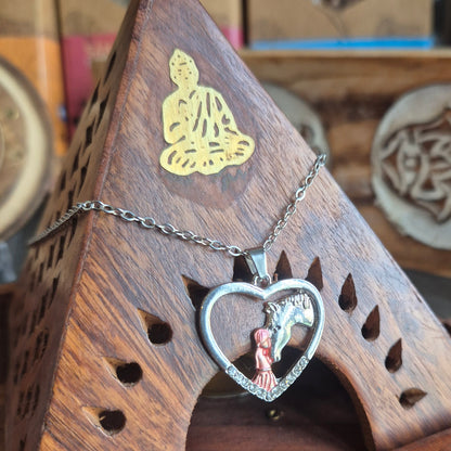 Pendentif Cœur avec Fille et Tête de Cheval et Strass