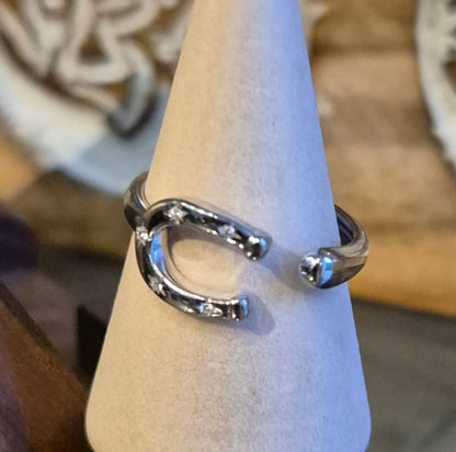 Bague Fer a Cheval et Strass Regable
