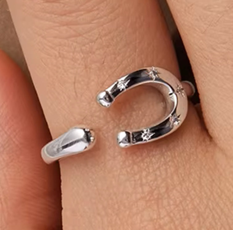 Bague Fer a Cheval et Strass Regable