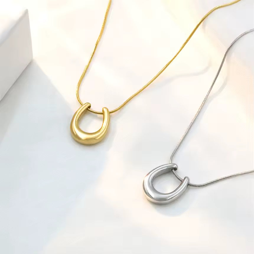 Pendentif Fer à Cheval en Acier Inoxydable